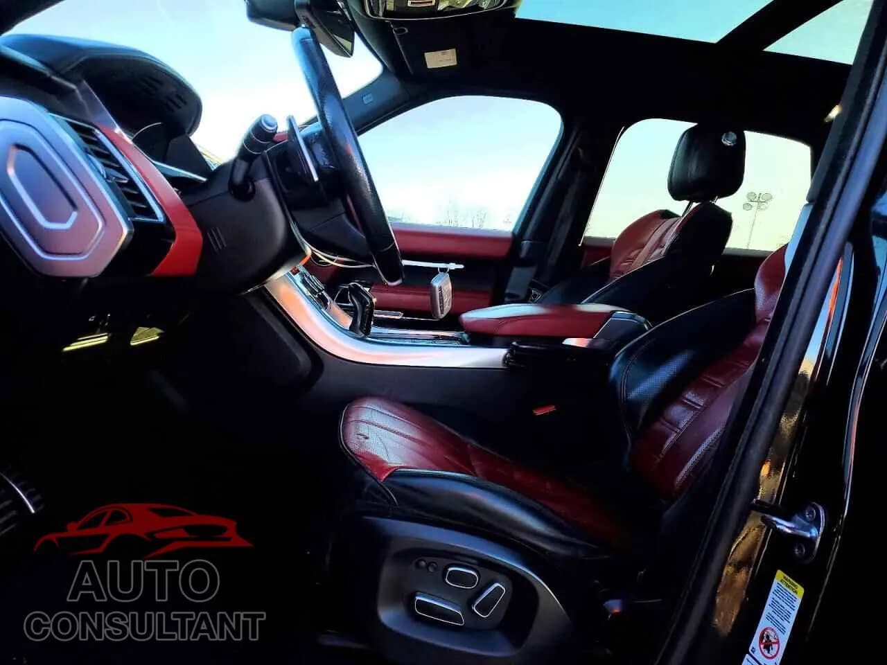 2015 LAND ROVER RANGEROVER Damaged VIN SALWV2TF5FA527082 – exterior detail 2015 LAND ROVER RANGEROVER Damaged VIN SALWV2TF5FA527082 – exterior detail