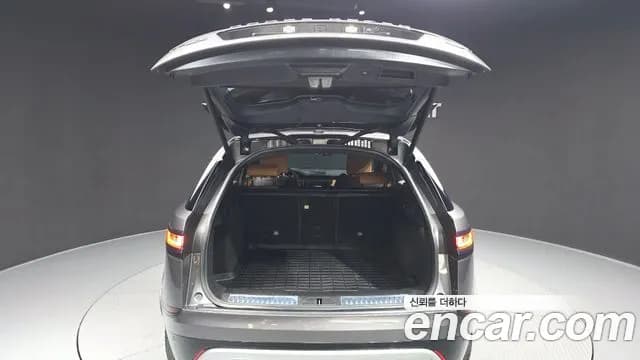 2018 Land Rover Range Rover Velar 3.0 D300 R-Dynamic HSE Sold VIN SALYA2BK9JA741715 – interior seats 2018 Land Rover Range Rover Velar 3.0 D300 R-Dynamic HSE Sold VIN SALYA2BK9JA741715 – interior seats