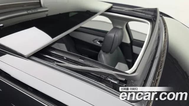 2025 Land Rover Range Rover Velar 3.0 P400 Dynamic HSE Sold VIN SALYA2BU9SA803455 – exterior detail 2025 Land Rover Range Rover Velar 3.0 P400 Dynamic HSE Sold VIN SALYA2BU9SA803455 – exterior detail