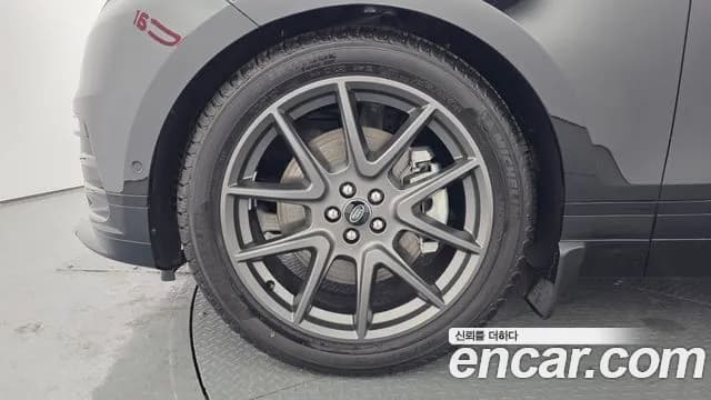 2025 Land Rover Range Rover Velar 3.0 P400 Dynamic HSE Sold VIN SALYA2BU9SA803455 – trunk area 2025 Land Rover Range Rover Velar 3.0 P400 Dynamic HSE Sold VIN SALYA2BU9SA803455 – trunk area