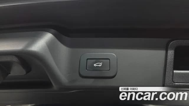 2024 Land Rover Range Rover Evoque 2nd Gen P250 Dynamic SE Sold VIN SALZA2BX1RH235461 – interior seats 2024 Land Rover Range Rover Evoque 2nd Gen P250 Dynamic SE Sold VIN SALZA2BX1RH235461 – interior seats