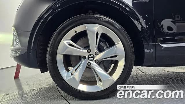 2017 Bentley Bentayga 6.0 W12 Sold VIN SJAAC14V2HC014517 – rear exterior 2017 Bentley Bentayga 6.0 W12 Sold VIN SJAAC14V2HC014517 – rear exterior