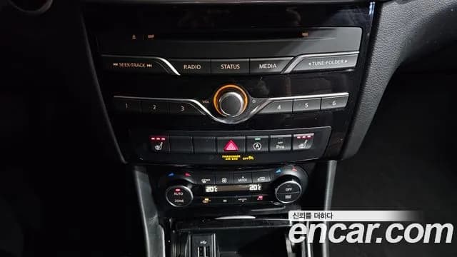 2019 Infiniti Q30 2.0 Cafe Teak Sold VIN SJKCH53E2KA013689 – exterior detail 2019 Infiniti Q30 2.0 Cafe Teak Sold VIN SJKCH53E2KA013689 – exterior detail