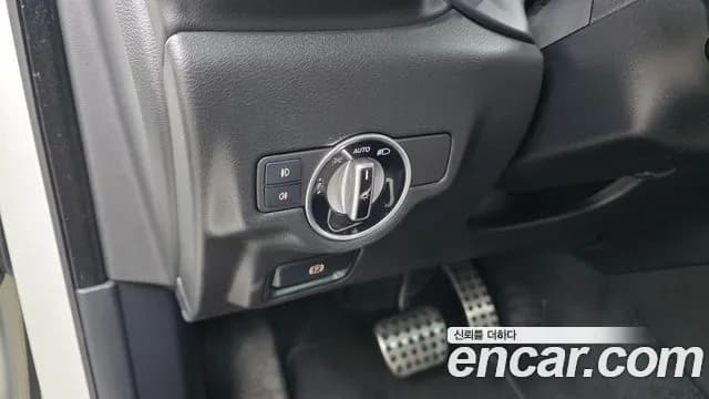 2017 Infiniti Q30 2.0 Premium Sold VIN SJKCH53E5HA060028 – interior seats 2017 Infiniti Q30 2.0 Premium Sold VIN SJKCH53E5HA060028 – interior seats
