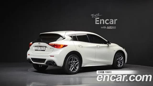 2017 Infiniti Q30 2.0 Premium Sold VIN SJKCH53E5HA060028 – exterior detail 2017 Infiniti Q30 2.0 Premium Sold VIN SJKCH53E5HA060028 – exterior detail