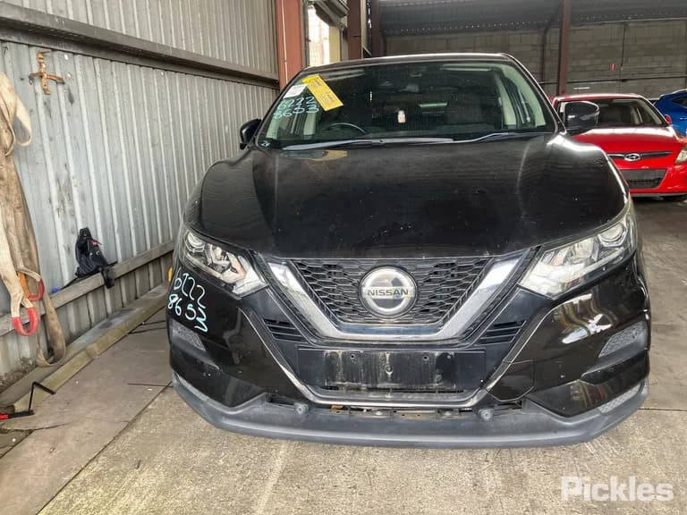 2018 Nissan QASHQAI Used VIN SJNFBAJ11A2322641 – front exterior 2018 Nissan QASHQAI Used VIN SJNFBAJ11A2322641 – front exterior