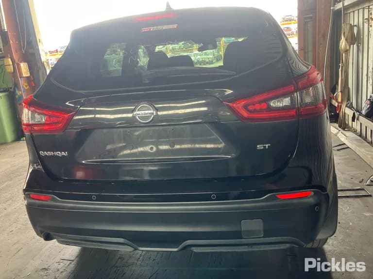 2018 Nissan QASHQAI Used VIN SJNFBAJ11A2322641 – undercarriage 2018 Nissan QASHQAI Used VIN SJNFBAJ11A2322641 – undercarriage