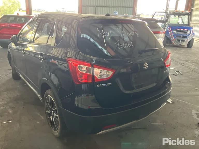 2014 Suzuki S-Cross Used VIN TSMJYA22S00164446 – rear exterior 2014 Suzuki S-Cross Used VIN TSMJYA22S00164446 – rear exterior