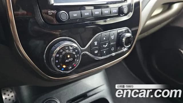2017 Renault QM3 RE Signature Sold VIN VF12RGJ1DHW310787 – interior seats 2017 Renault QM3 RE Signature Sold VIN VF12RGJ1DHW310787 – interior seats