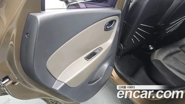 2017 Renault QM3 RE Signature Sold VIN VF12RGJ1DHW310787 – trunk area 2017 Renault QM3 RE Signature Sold VIN VF12RGJ1DHW310787 – trunk area