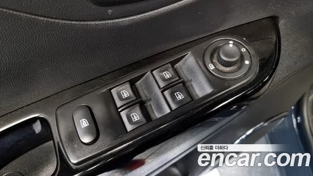 2017 Renault QM3 RE Sold VIN VF12RGJ1DHW703214 – trunk area 2017 Renault QM3 RE Sold VIN VF12RGJ1DHW703214 – trunk area