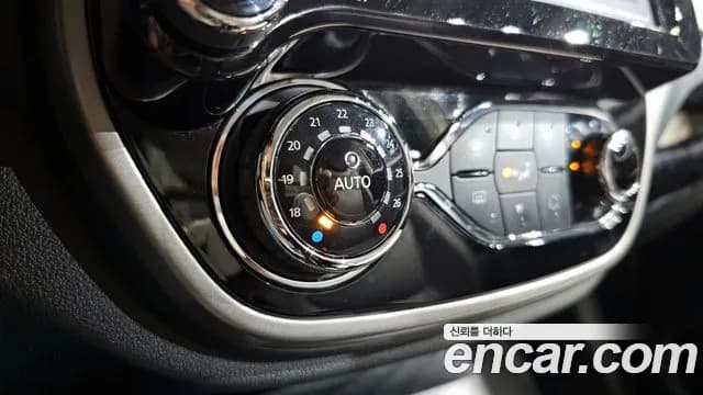2017 Renault QM3 LE Sold VIN VF12RGJ1DHW747285 – trunk area 2017 Renault QM3 LE Sold VIN VF12RGJ1DHW747285 – trunk area