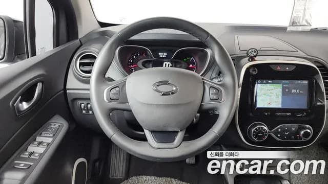 2018 Renault New QM3 LE Sold VIN VF12RS01AJW021038 – trunk area 2018 Renault New QM3 LE Sold VIN VF12RS01AJW021038 – trunk area