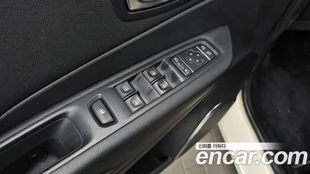 2018 Renault New QM3 RE Sold VIN VF12RS01AJW931060 – trunk area 2018 Renault New QM3 RE Sold VIN VF12RS01AJW931060 – trunk area