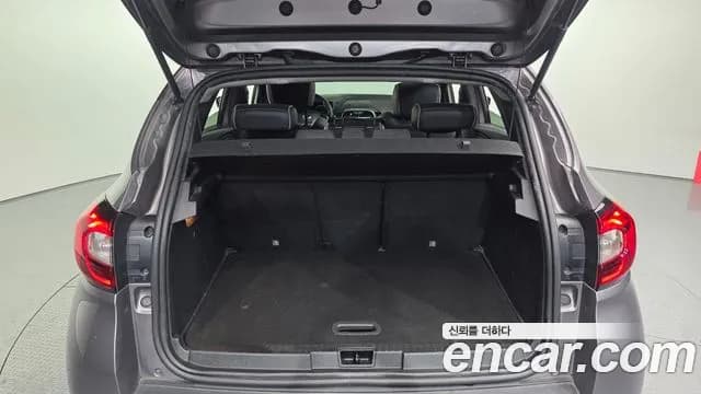 2018 Renault New QM3 RE Sold VIN VF12RS01AJW968750 – trunk area 2018 Renault New QM3 RE Sold VIN VF12RS01AJW968750 – trunk area