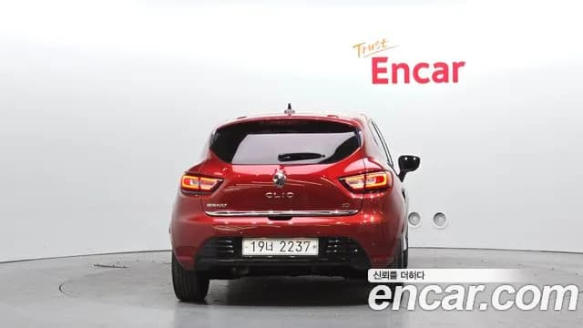 2018 Renault Clio Intens Sold VIN VF15RBJ0DJR024915 – exterior detail 2018 Renault Clio Intens Sold VIN VF15RBJ0DJR024915 – exterior detail