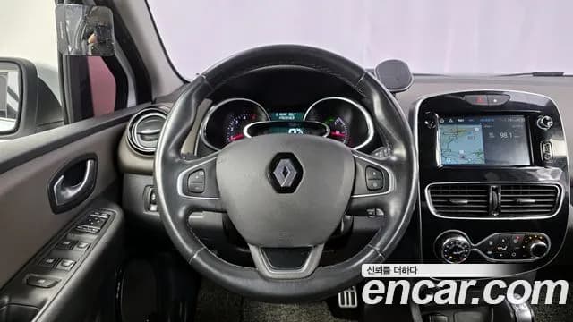 2018 Renault Clio Intens Sold VIN VF15RBJ0DJR445678 – front exterior 2018 Renault Clio Intens Sold VIN VF15RBJ0DJR445678 – front exterior