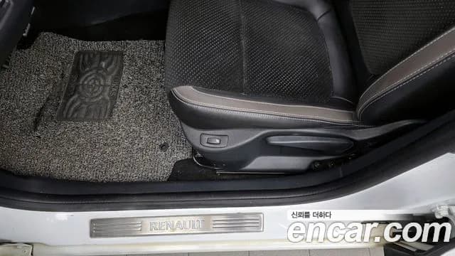 2018 Renault Clio Intens Sold VIN VF15RBJ0DJR445678 – exterior detail 2018 Renault Clio Intens Sold VIN VF15RBJ0DJR445678 – exterior detail