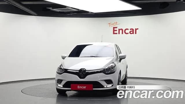 2018 Renault Clio ZEN Sold VIN VF15RBJ0DJR489326 – front exterior 2018 Renault Clio ZEN Sold VIN VF15RBJ0DJR489326 – front exterior
