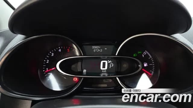 2018 Renault Clio ZEN Sold VIN VF15RBJ0DJR489326 – rear exterior 2018 Renault Clio ZEN Sold VIN VF15RBJ0DJR489326 – rear exterior