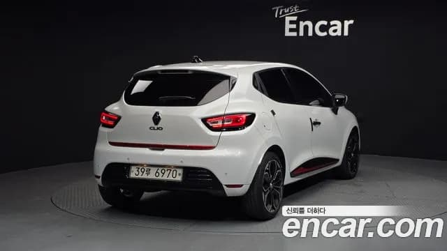 2018 Renault Clio Intens Sold VIN VF15RBJ0DJR504636 – front exterior 2018 Renault Clio Intens Sold VIN VF15RBJ0DJR504636 – front exterior