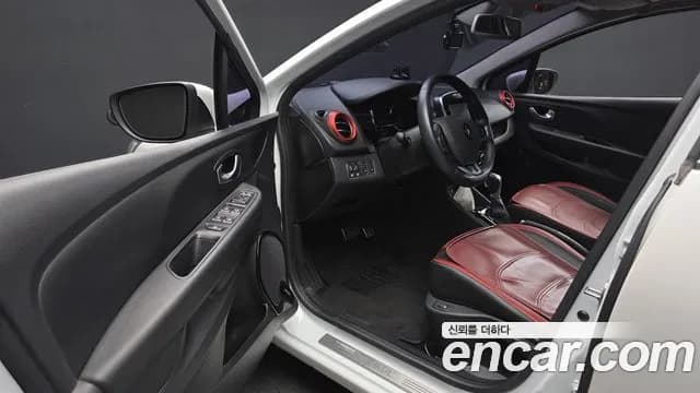 2018 Renault Clio Intens Sold VIN VF15RBJ0DJR504636 – engine bay 2018 Renault Clio Intens Sold VIN VF15RBJ0DJR504636 – engine bay