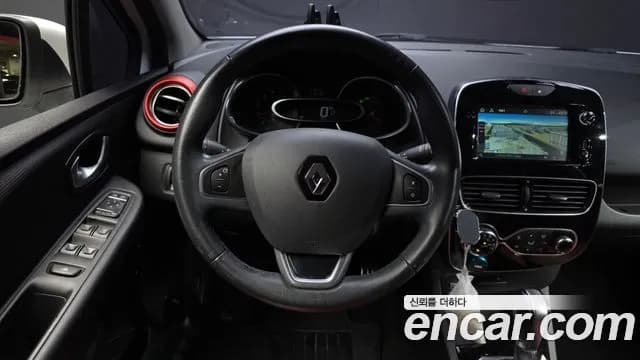 2018 Renault Clio Intens Sold VIN VF15RBJ0DJR504636 – exterior detail 2018 Renault Clio Intens Sold VIN VF15RBJ0DJR504636 – exterior detail