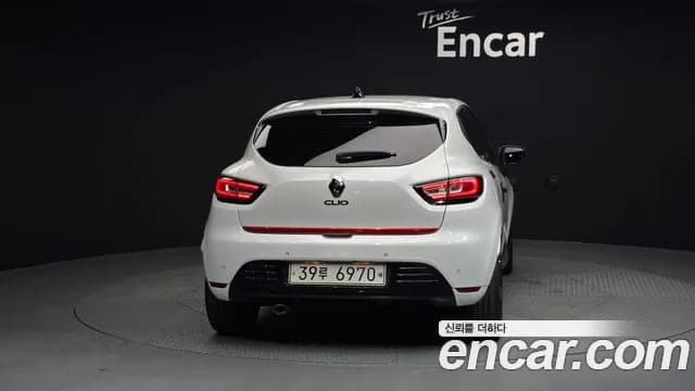 2018 Renault Clio Intens Sold VIN VF15RBJ0DJR504636 – trunk area 2018 Renault Clio Intens Sold VIN VF15RBJ0DJR504636 – trunk area
