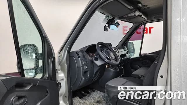2019 Renault Master 2.3 13-Seater Sold VIN VF1ME0003KB031770 – trunk area 2019 Renault Master 2.3 13-Seater Sold VIN VF1ME0003KB031770 – trunk area