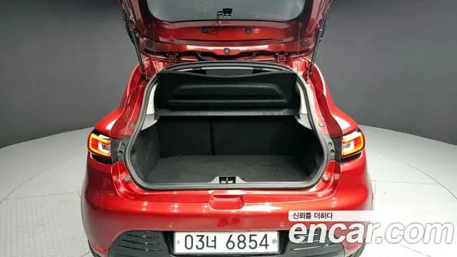 2019 Renault Clio Intens Panoramic Sold VIN VF1R98000KR736316 – rear exterior 2019 Renault Clio Intens Panoramic Sold VIN VF1R98000KR736316 – rear exterior