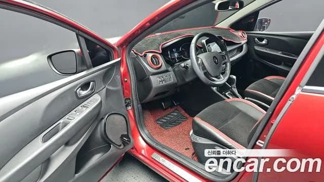 2019 Renault Clio Intens Panoramic Sold VIN VF1R98000KR736316 – interior seats 2019 Renault Clio Intens Panoramic Sold VIN VF1R98000KR736316 – interior seats