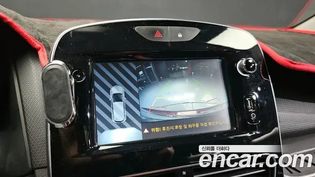 2019 Renault Clio Intens Panoramic Sold VIN VF1R98000KR736316 – trunk area 2019 Renault Clio Intens Panoramic Sold VIN VF1R98000KR736316 – trunk area