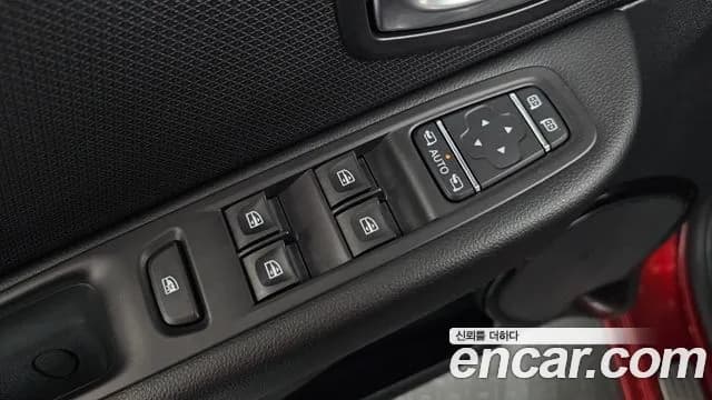 2019 Renault Clio Intens Panoramic Sold VIN VF1R98000KR736347 – front exterior 2019 Renault Clio Intens Panoramic Sold VIN VF1R98000KR736347 – front exterior