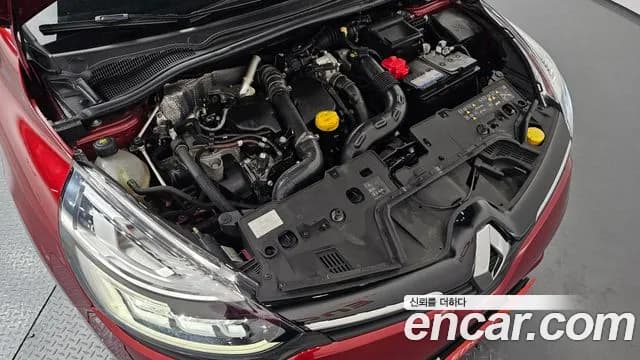 2019 Renault Clio Intens Panoramic Sold VIN VF1R98000KR736347 – trunk area 2019 Renault Clio Intens Panoramic Sold VIN VF1R98000KR736347 – trunk area