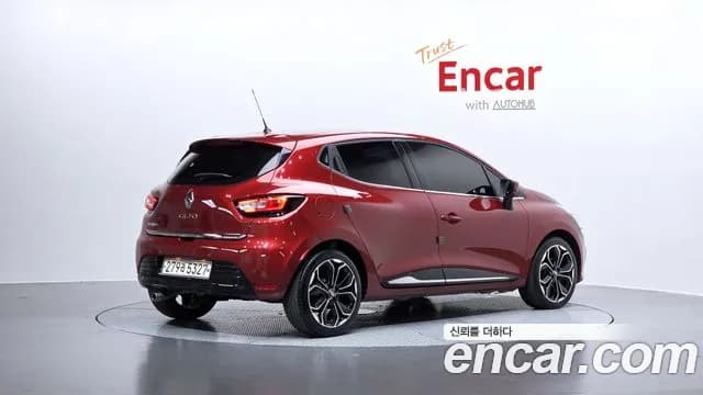 2019 Renault Clio Intens Panoramic Sold VIN VF1R98003KR736357 – interior seats 2019 Renault Clio Intens Panoramic Sold VIN VF1R98003KR736357 – interior seats