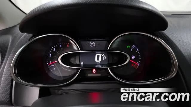2019 Renault Clio Intens Panoramic Sold VIN VF1R98003KR736357 – trunk area 2019 Renault Clio Intens Panoramic Sold VIN VF1R98003KR736357 – trunk area