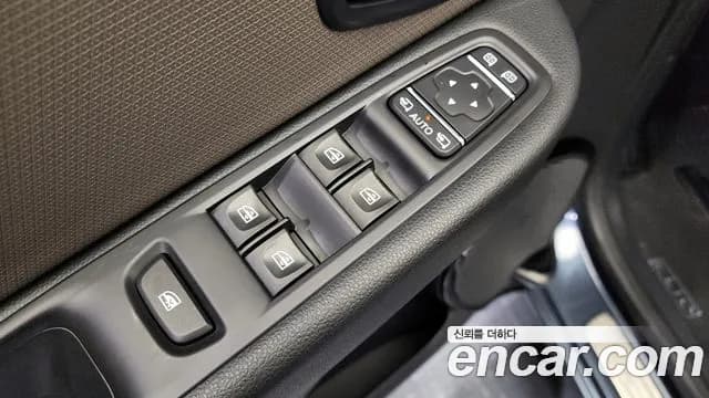 2019 Renault Clio Intens Panoramic Sold VIN VF1R98004KR930816 – interior seats 2019 Renault Clio Intens Panoramic Sold VIN VF1R98004KR930816 – interior seats