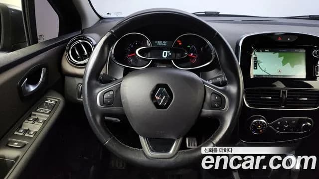 2019 Renault Clio Intens Panoramic Sold VIN VF1R98004KR930816 – engine bay 2019 Renault Clio Intens Panoramic Sold VIN VF1R98004KR930816 – engine bay