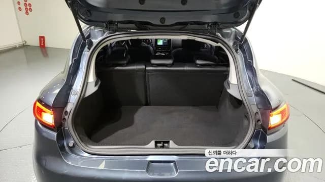 2019 Renault Clio Intens Panoramic Sold VIN VF1R98004KR930816 – exterior detail 2019 Renault Clio Intens Panoramic Sold VIN VF1R98004KR930816 – exterior detail