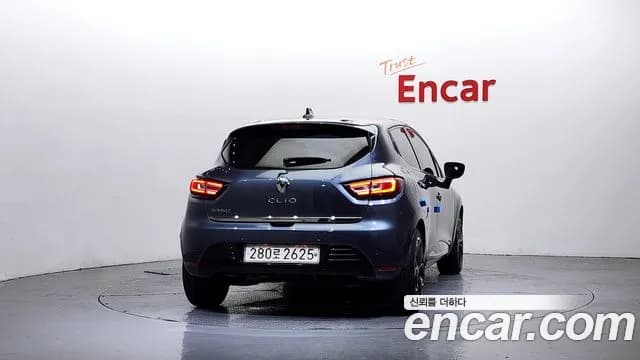 2019 Renault Clio Intens Panoramic Sold VIN VF1R98004KR930816 – trunk area 2019 Renault Clio Intens Panoramic Sold VIN VF1R98004KR930816 – trunk area
