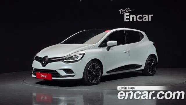 2019 Renault Clio Intens Panoramic Sold VIN VF1R98005KR775855 – rear exterior 2019 Renault Clio Intens Panoramic Sold VIN VF1R98005KR775855 – rear exterior