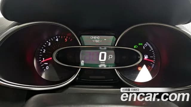 2019 Renault Clio ZEN Sold VIN VF1R98005KR904760 – front exterior 2019 Renault Clio ZEN Sold VIN VF1R98005KR904760 – front exterior