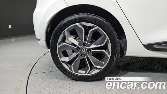 2019 Renault Clio ZEN Sold VIN VF1R98005KR904760 – rear exterior 2019 Renault Clio ZEN Sold VIN VF1R98005KR904760 – rear exterior