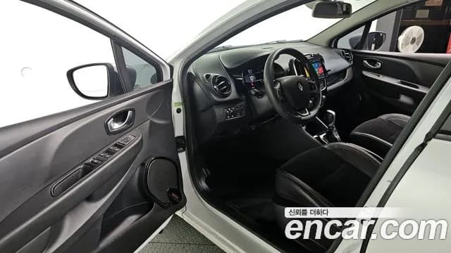 2019 Renault Clio ZEN Sold VIN VF1R98005KR904760 – exterior detail 2019 Renault Clio ZEN Sold VIN VF1R98005KR904760 – exterior detail