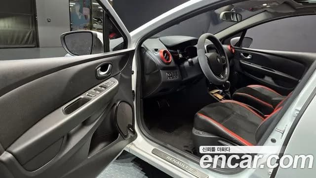 2019 Renault Clio Intens Panoramic Sold VIN VF1R98006KR736496 – side profile 2019 Renault Clio Intens Panoramic Sold VIN VF1R98006KR736496 – side profile