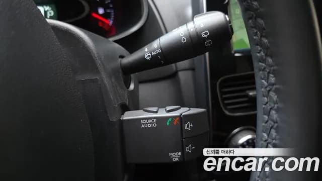 2019 Renault Clio Intens Panoramic Sold VIN VF1R9800XKR951315 – interior seats 2019 Renault Clio Intens Panoramic Sold VIN VF1R9800XKR951315 – interior seats