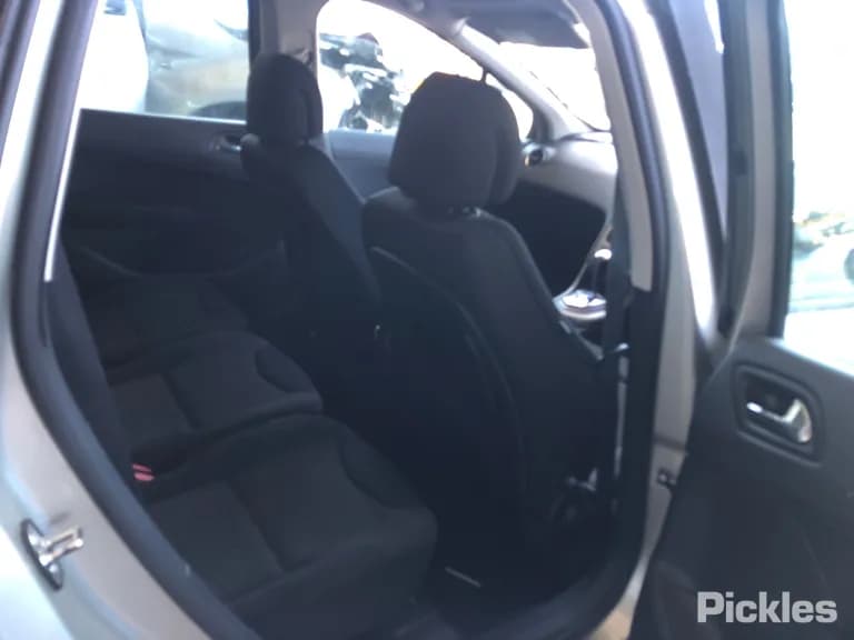 2008 Peugeot 308 Used VIN VF34HRHRJ55221495 – trunk area 2008 Peugeot 308 Used VIN VF34HRHRJ55221495 – trunk area