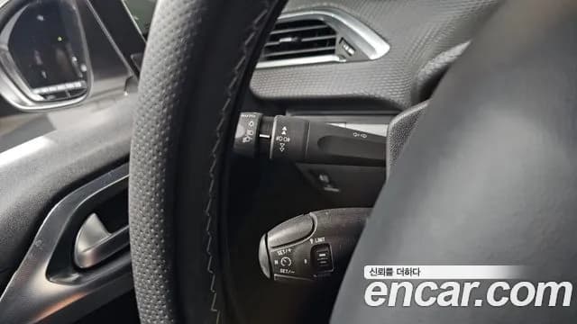 2019 Peugeot 2008 1.5 BlueHDi Allure Sold VIN VF3CUYHXNKY002240 – interior seats 2019 Peugeot 2008 1.5 BlueHDi Allure Sold VIN VF3CUYHXNKY002240 – interior seats