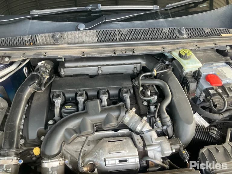 2015 Peugeot 308 Used VIN VF3L35GXVES266274 – engine bay 2015 Peugeot 308 Used VIN VF3L35GXVES266274 – engine bay