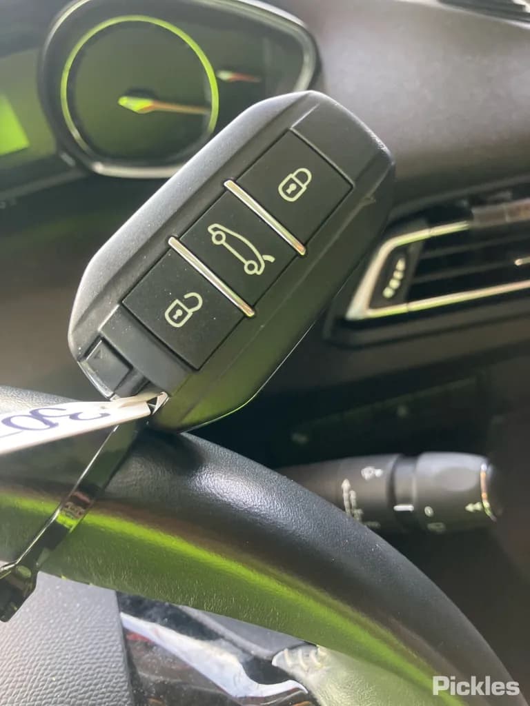 2015 Peugeot 308 Used VIN VF3L35GXVES266274 – undercarriage 2015 Peugeot 308 Used VIN VF3L35GXVES266274 – undercarriage